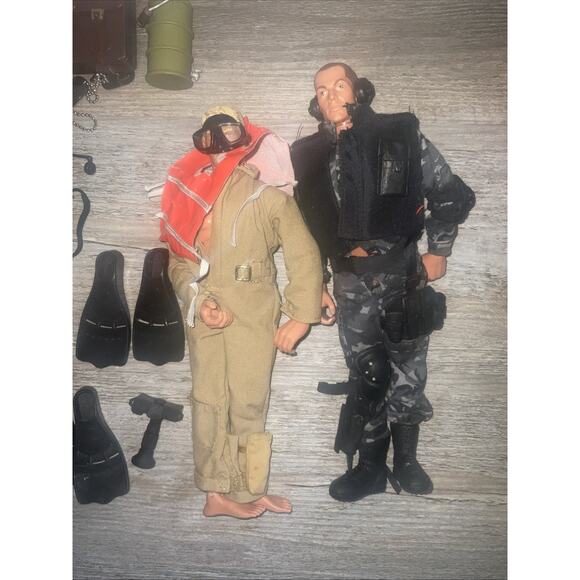 VTG VINTAGE HASBRO GI JOE ACTION FIGURES, ACCESSORIES & FOOT LOCKER 1997 - Picture 4 of 5